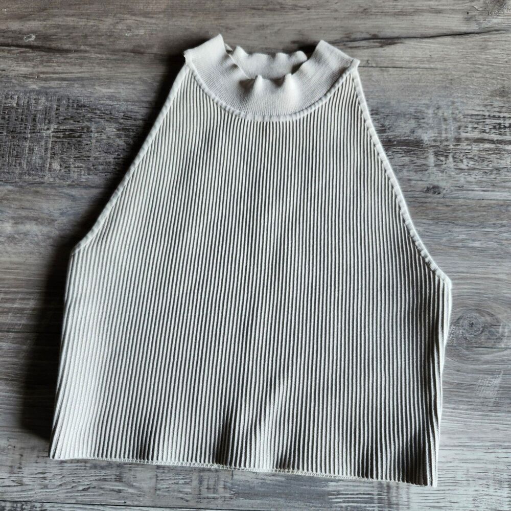 (L) Babaton crop top